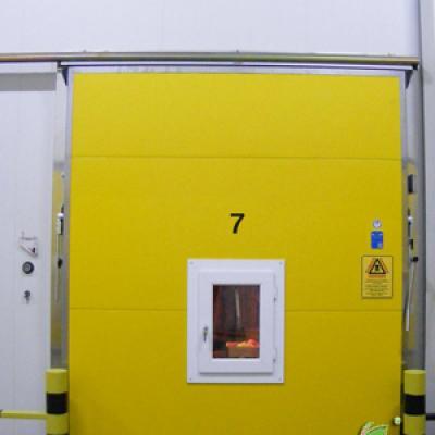 Герметичные двери – один из важных компонентов хранения в РГС. Липецк — 2009 г.