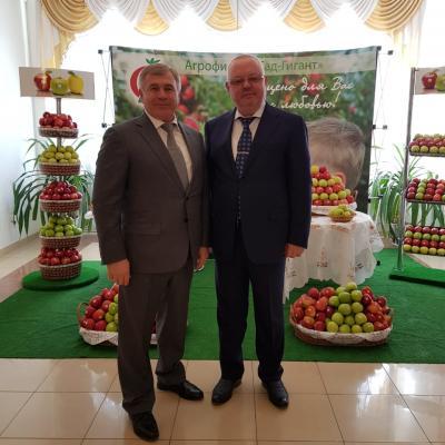 Сад-Гигант - 90 лет